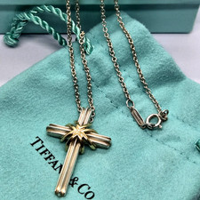 Collana con ciondolo in