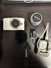 Olympus PEN Mini E PM1 fotocamera bianca con obiettivo cinghia caricatore micro quattro terzi