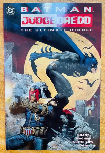 Batman judge dredd - judge,