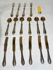 6 coltelli + 6 cucchiaini +4
