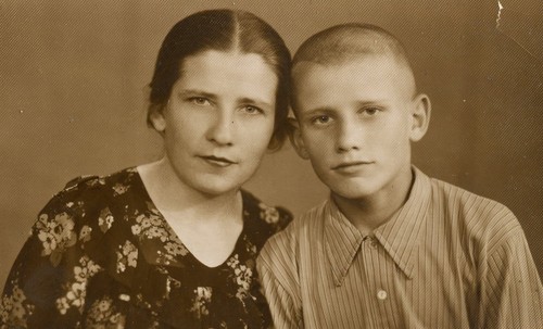 Bellissimo ragazzo madre