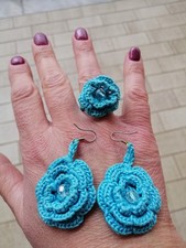 Orecchini e anello fiori