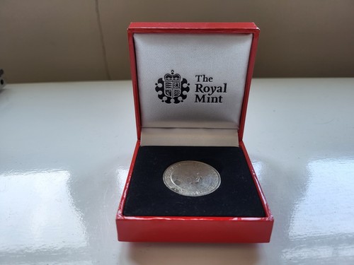 Moneta commemorativa regina - moneta,