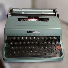 Vintage Olivetti Lettera 32