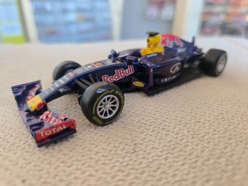 Bburago infiniti red bull - 1:43,