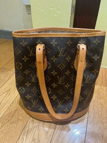 Louis vuitton monogram - vuitton, a