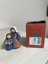 Thun . Presepe Classico, Pastorella con bambina, blu .