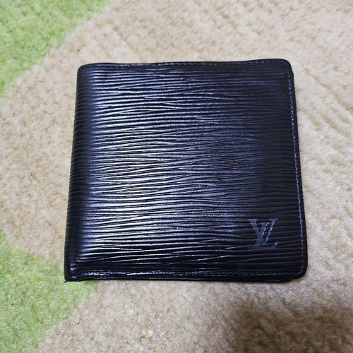Louis vuitton folded condition - vuitton,