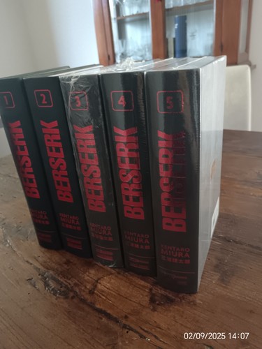 Berserk deluxe edition volumi - berserk,