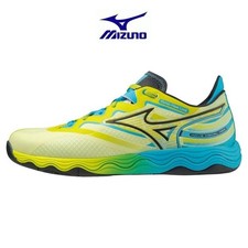 Nuove scarpe da tennis da