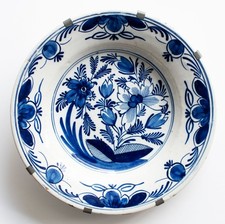 Piatto Delft dipinto blu fiori
