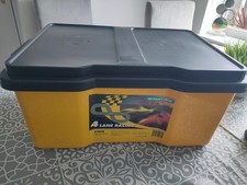 Scalextric C1072 *NUOVO* SET INDICE 1/32 4 corsie racing INCOMPLETO INCLUDE AUTO X4