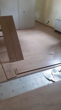 Pavimento in laminato effetto legno e battiscopa in legno - usato tenuto bene