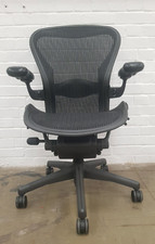Sedia da ufficio Herman Miller Aeron taglia B braccioli in rete grafite - COMPLETAMENTE CARICA