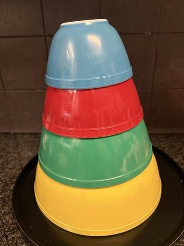 Pyrex primary colors nesting - colors,