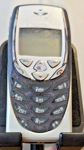 Nokia 8310 cellulare vintage
