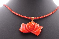 Collana con motivo rosa in