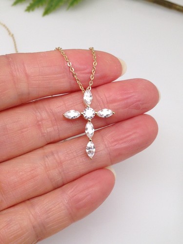 Collana con ciondolo croce
