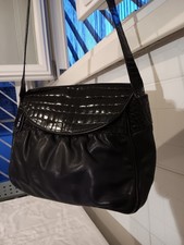 Una splendida borsa Fendi vintage anni 90 in pelle nera