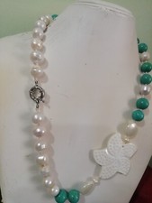 Collana con grandi perle barocche pietre dure (turchesi?) e stella in madreperla