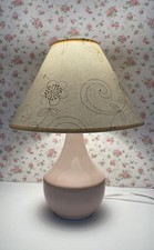 Lampada da tavolo rosa