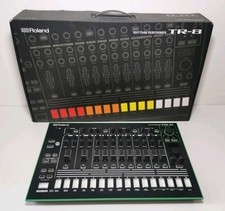 ROLAND TR-8 drum performance rhythm machine registrazione musicale composizione battito