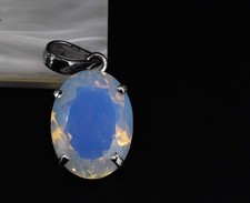 Ciondolo opale blu naturale in