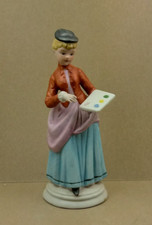 Statuina porcellana vintage donna che dipinge decorata a mano