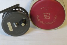 VINTAGE HARDY "THE HUSKY" 3 3/8" TAMBURO LARGO SILENT CHECK FLY REEL IN CUSTODIA RESISTENTE