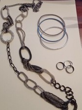 lotto parure 3 SFUMATURE METALLO BRILLANTE - COLLANA - 3 BRACCIALI - 3 FEDINE