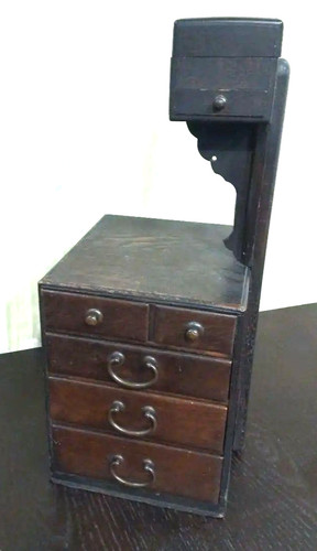 Cassettiera giapponese - , in