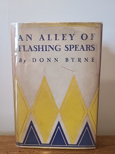 Alley flashing spears - alley, of