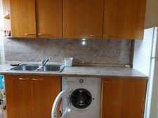 cucina composta da mobiletti base e pensili, competa di elettrodomestici 