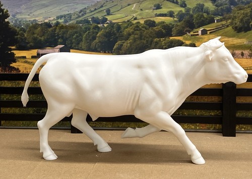 Mucca toro con corna