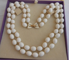 COLLANA TRIFARI 2 fili sfere ovali in lucite colore bianco chiusura lacca