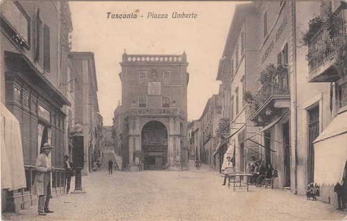 Tuscania piazza umberto - piazza,