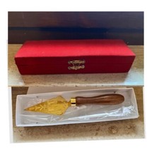 Cazzuola con incisioni