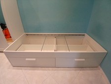 letto singolo con cassettoni