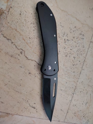 Coltello pieghevole militare