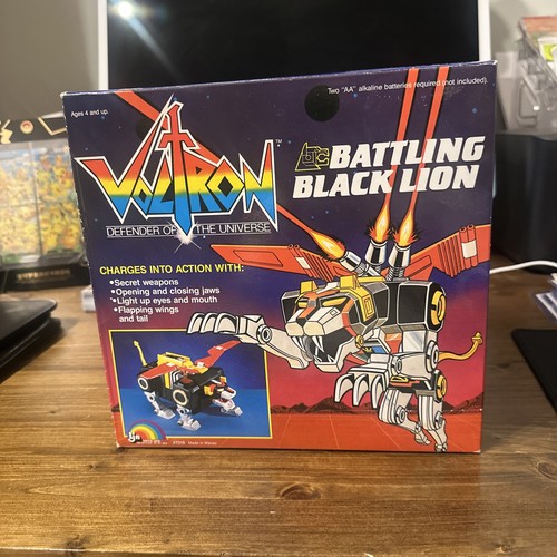 Voltron battling black lion - battling,