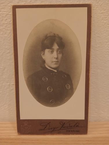 Ritratto femminile forma ovale - femminile,