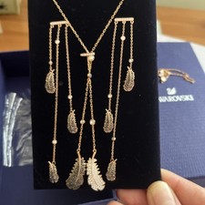 Set collana e orecchini in