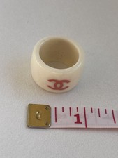 Anello Chanel doppia c resina