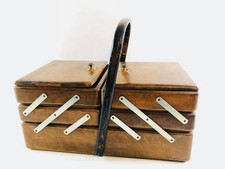 Portacucito Antico in Legno