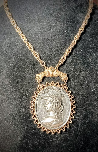 Collana medaglione grande