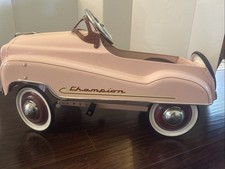 Auto bambino vintage a pedali