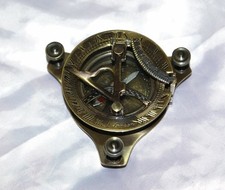 Antica bussola con meridiana