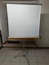 SCHERMO PER PROIEZIONE modello a treppiede