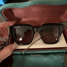 Occhiali da sole Gucci catena