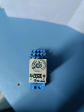relè temporizzati finder codice 85.32. 12V. + Zoccolo